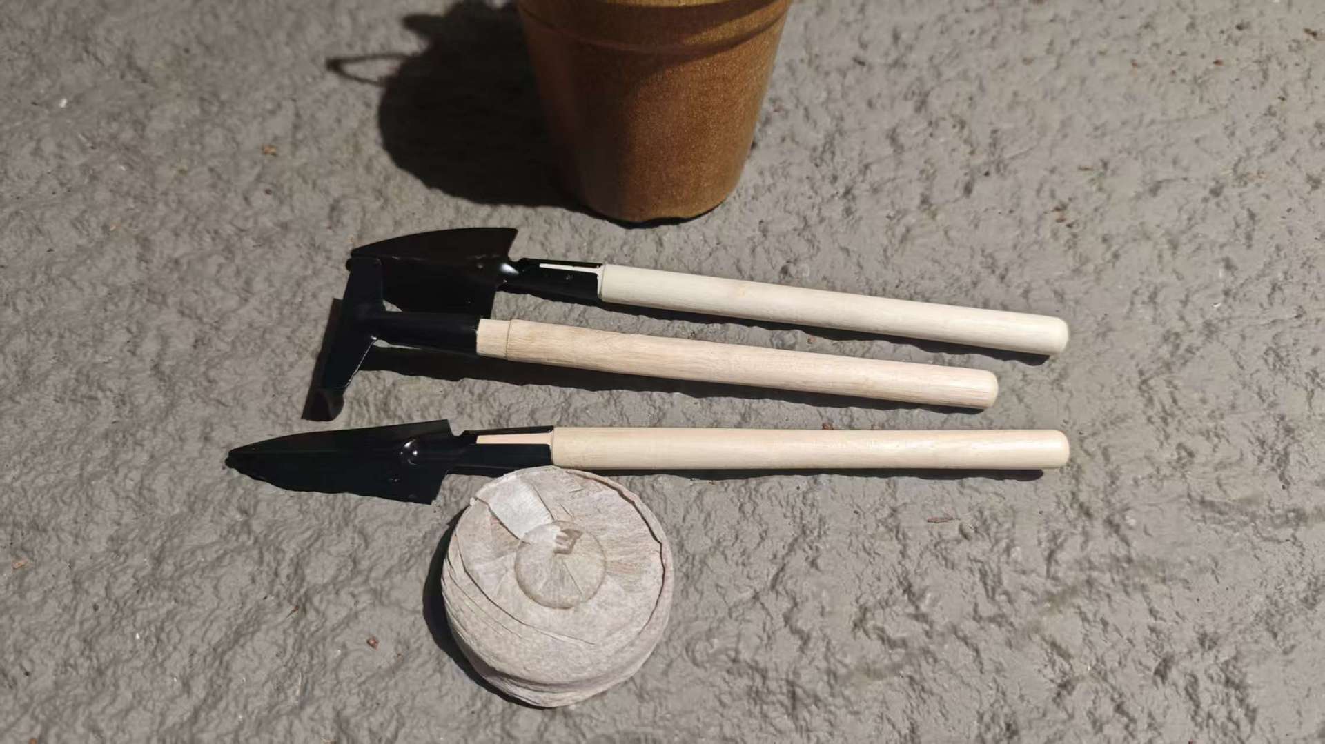 Plantable Seed Paper Card with Watering and Planting Tool Set for Gardening — detail view 2